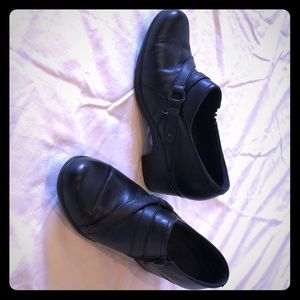 Black ankle height shoes